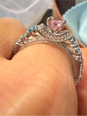 Stunning Sterling Silver Pink & Blue stone Ring
Sz8